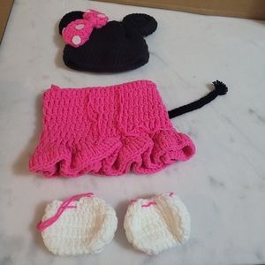 Crochet Baby Minnie Mouse Inspired Outfit Photo Prop (Newborns)